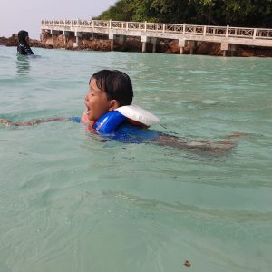 kids swim vest from Sauf review-min